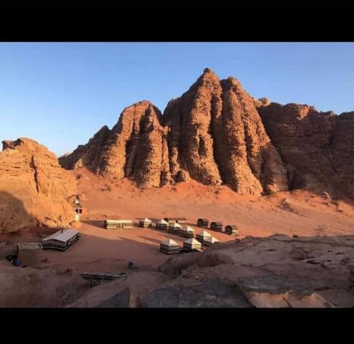 Um Sabatah Camp Hotell Wadi Rum Eksteriør bilde